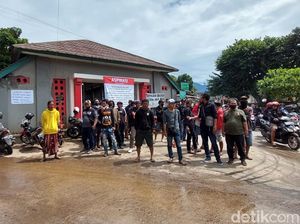 Terancam Diputus Kontrak, PHL Pikul Jenazah TPU Cikadut Menuntu Keadilan Terancam Diputus Kontrak, PHL Pikul Jenazah TPU Cikadut Menuntu Keadilan