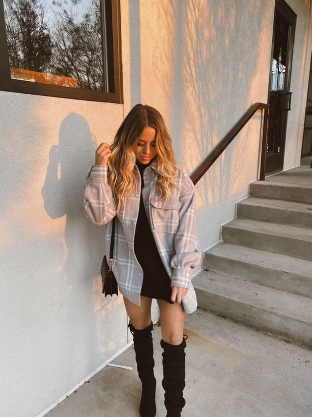 Padukan dengan dress dan knee high boots