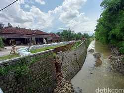Jalan di Kecamatan Ponorogo Ini Terancam Putus Gegara Plengsengan Ambrol