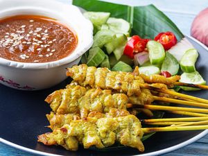 5 Resep Sate Ayam Populer yang Bumbunya Mantap untuk Pesta BBQ 5 Resep Sate Ayam Populer yang Bumbunya Mantap untuk Pesta BBQ