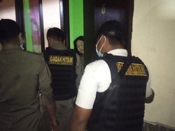 Tim Gagak Hitam Tangsel Gerebek Kosan Terkait Prostitusi, 25 Orang Diamankan