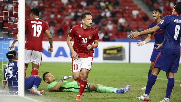 Egy Maulana Vikri of Indonesia, center, celebrates after scoring the fourth goal during the AFF Suzuki Cup 2020 semi-final second leg match between Indonesia and Singapore in Singapore, Saturday, Dec. 25, 2021. (AP Photo/Suhaimi Abdullah)