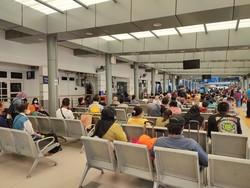 Mulai Padat Calon Penumpang, Begini Suasana Stasiun Pasar Senen H+1 Natal