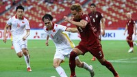 Thailand menyumbang tiga nama. Pertama adalah bek kiri, Theerathon Bunmathan. Pemain berusia 31 tahun ini kuat dalam maju dan bertahan serta berbahaya dalam mengeksekusi bola mati (Getty Images)