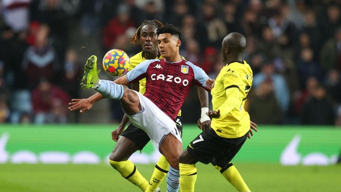 BIRMINGHAM, ENGLAND - DECEMBER 26: Ollie Watkins of Aston Villa battles for possession with Trevoh Chalobah and Ngolo Kante of Chelsea during the Premier League match between Aston Villa and Chelsea at Villa Park on December 26, 2021 in Birmingham, England. (Photo by Catherine Ivill/Getty Images)