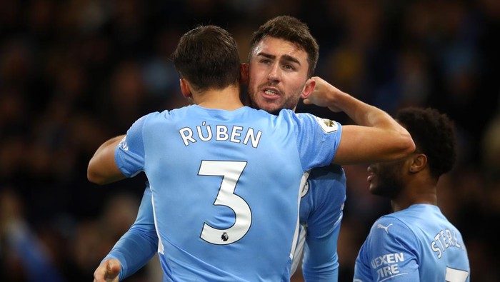 MANCHESTER, ENGLAND - DECEMBER 26: Aymeric Laporte of Manchester City celebrates with Ruben Dias after scoring their sides fifth goal during the Premier League match between Manchester City and Leicester City at Etihad Stadium on December 26, 2021 in Manchester, England. (Photo by Chris Brunskill/Getty Images)