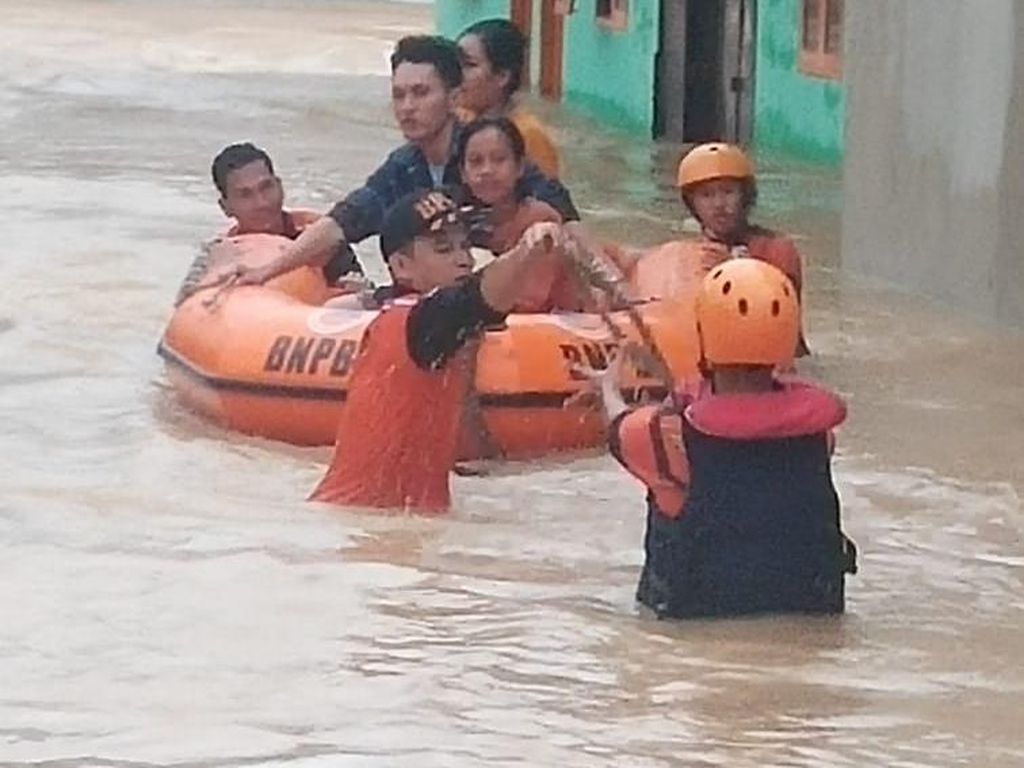 Hujan Lebat-Drainase Rusak, 71 Rumah di Muara Enim Sumsel Kebanjiran