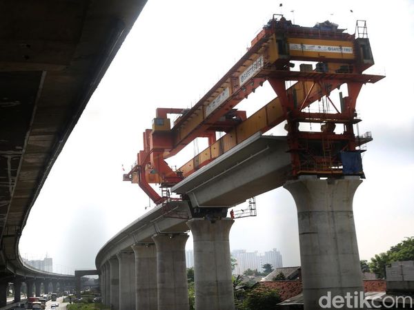 Begini Lho Proses Pemasangan Girder Kereta Cepat Jakarta-Bandung