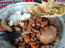 Warung Ijo Muntilan, Tempat Jajan Brongkos-Rica Enthok Legend