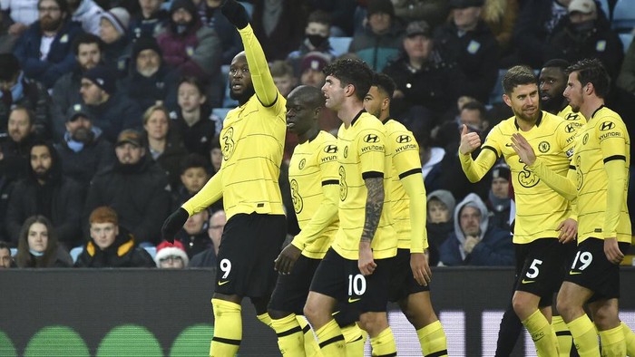 Chelseas Romelu Lukaku, left, celebrates after scoring his sides second goal during the English Premier League soccer match between Aston Villa and Chelsea at Villa Park in Birmingham, England, Sunday, Dec. 26, 2021. (AP Photo/Rui Vieira)