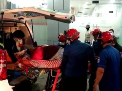Damkar Bantu Evakuasi Pria 180 Kg yang Jatuh di Kelapa Gading Dibawa ke RS