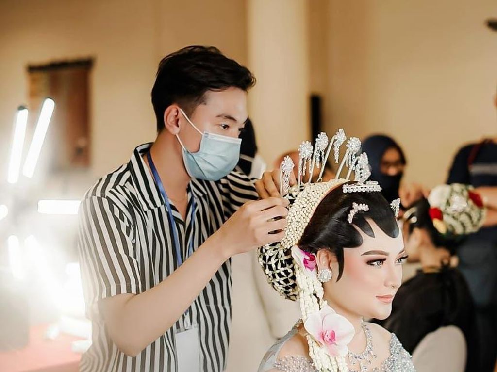 Viral Curhat Pria Jadi Makeup Artist Keliling, Dibully Keluarga dan Teman