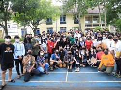 Ganjar Terharu Dengar Lagu Selamat Natal Mama di Asrama Mahasiswa UKSW