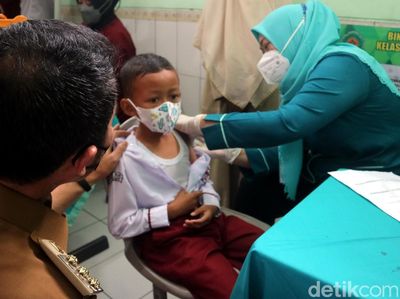 Genjot Vaksinasi, Ratusan Anak di Kudus Disuntik Vaksin COVID-19