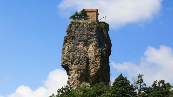 Gereja Misterius dan Paling Sulit Dijangkau di Dunia