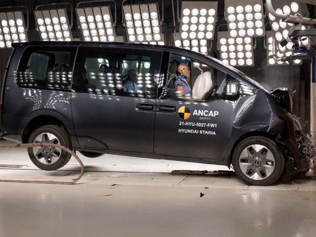 Hyundai Staria Dites Tabrak, Dapat Level Paling Tinggi Bintang 5 Hyundai Staria Dites Tabrak, Dapat Level Paling Tinggi Bintang 5