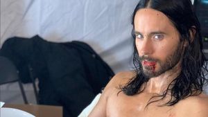 8 Foto Bukti Jared Leto Bak Vampir, Tak Menua di Usia 50