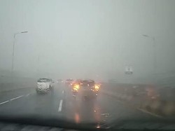 Hujan Disertai Angin Kencang di Suramadu, Pengguna Jalan Tunda Melintas