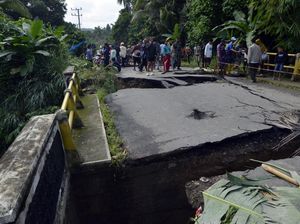 Jembatan Way Gebang Lampung Putus Gegara Sungai Meluap