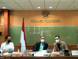 KY Usul TNI Bantu Jaga Sidang demi Keamanan Hakim