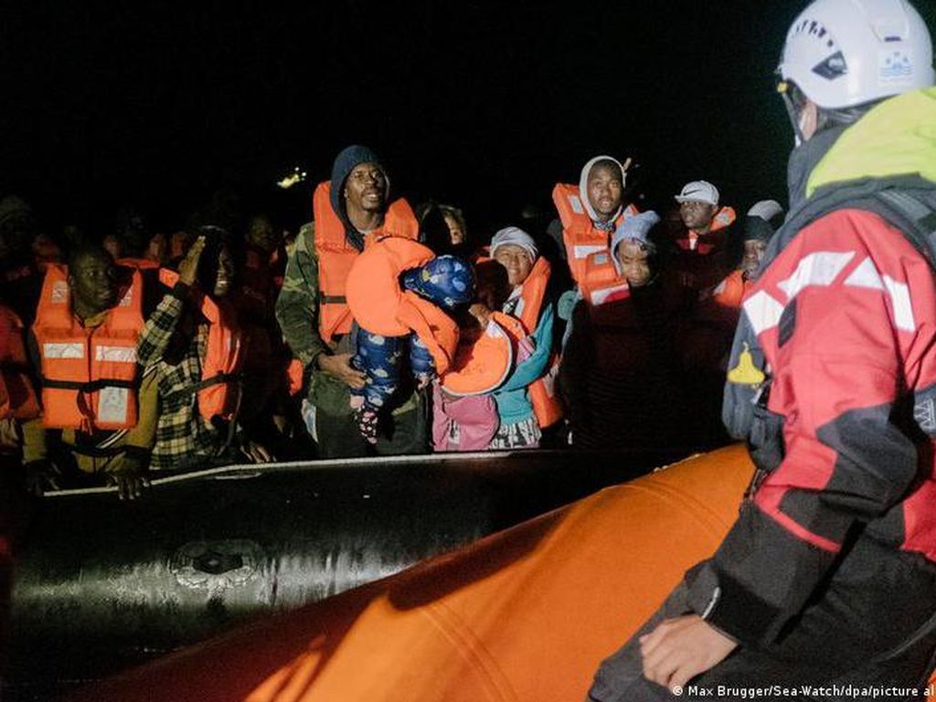LSM Jerman Selamatkan Ratusan Migran di Laut Mediterania Selama Libur Natal