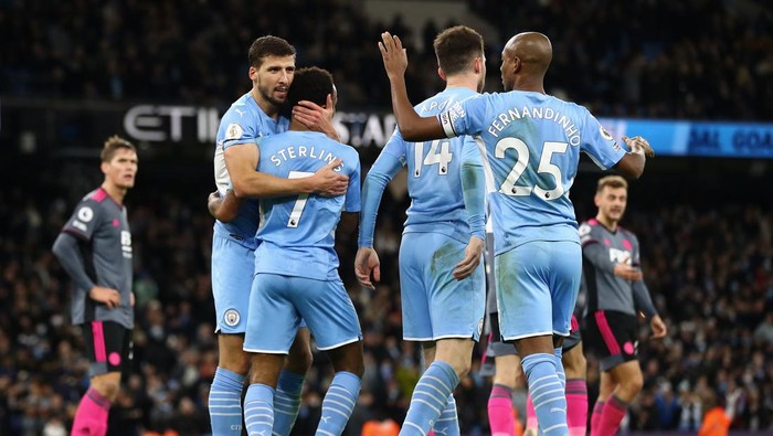 MANCHESTER, ENGLAND - DECEMBER 26: Raheem Sterling of Manchester City celebrates with Ruben Dias after scoring their sides sixth goal during the Premier League match between Manchester City and Leicester City at Etihad Stadium on December 26, 2021 in Manchester, England. (Photo by Chris Brunskill/Getty Images)