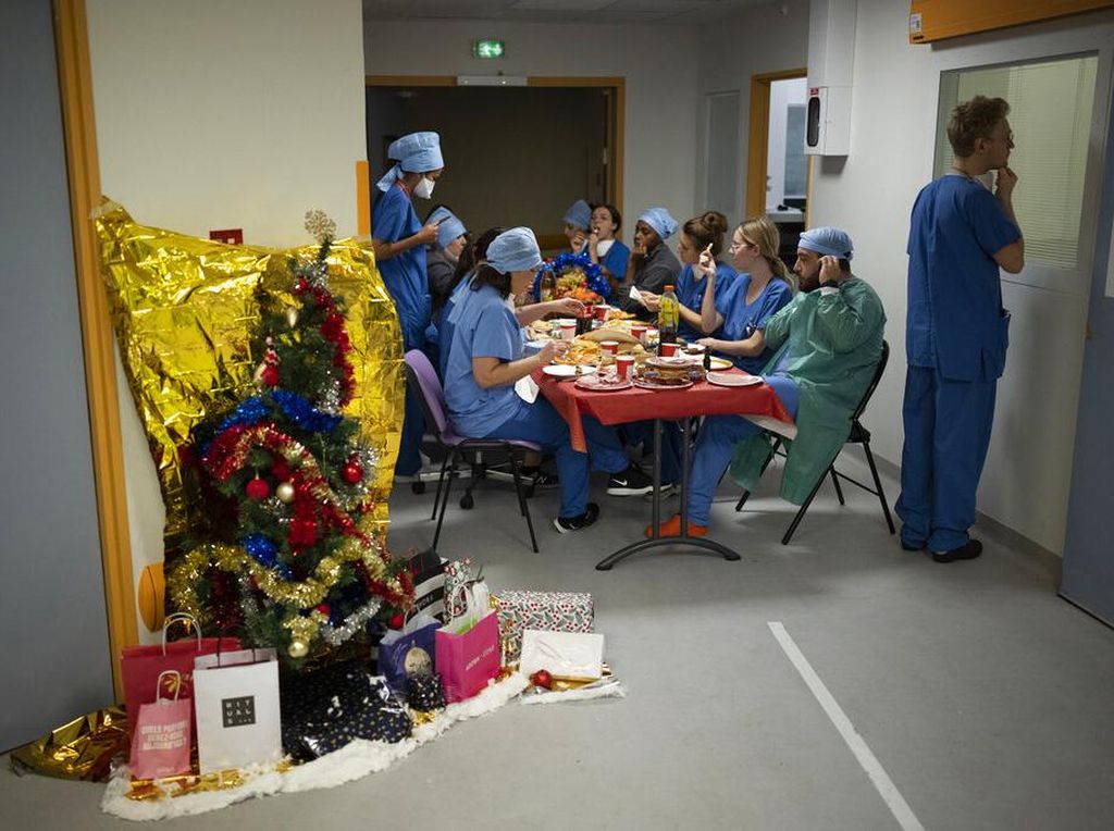 Melihat Perayaan Natal Para Tenaga Kesehatan di RS Prancis
