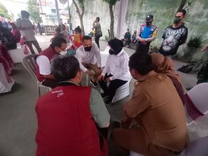 Risma Salurkan Bansos Tambahan, Walkot Eri Siapkan Tempat Hingga Fasilitas