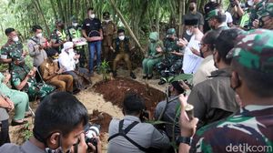 Momen Jenderal Dudung Ziarah dan Kunjungi Keluarga Handi-Salsa