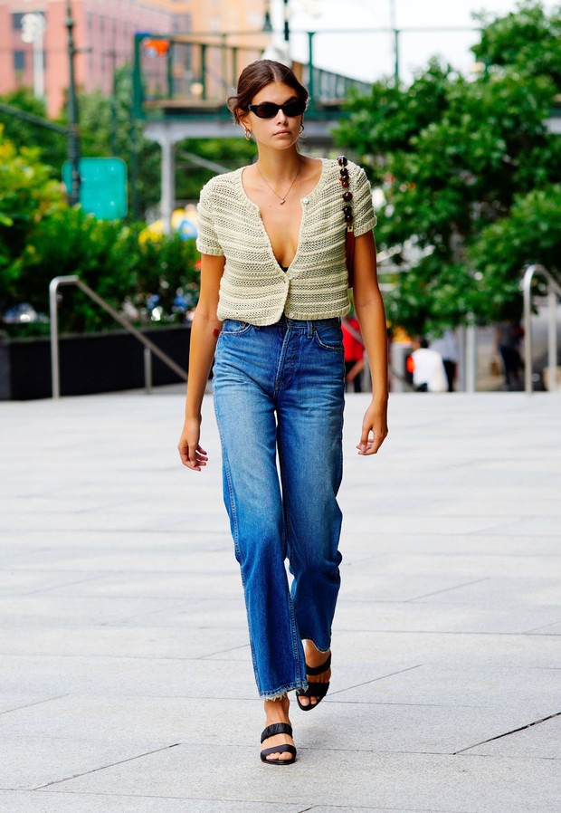 Mix and match cropped cardigan ala supermodel