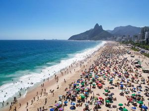 Pantai di Brasil Ramai Meski Varian Omicron Tengah Mengintai Pantai di Brasil Ramai Meski Varian Omicron Tengah Mengintai