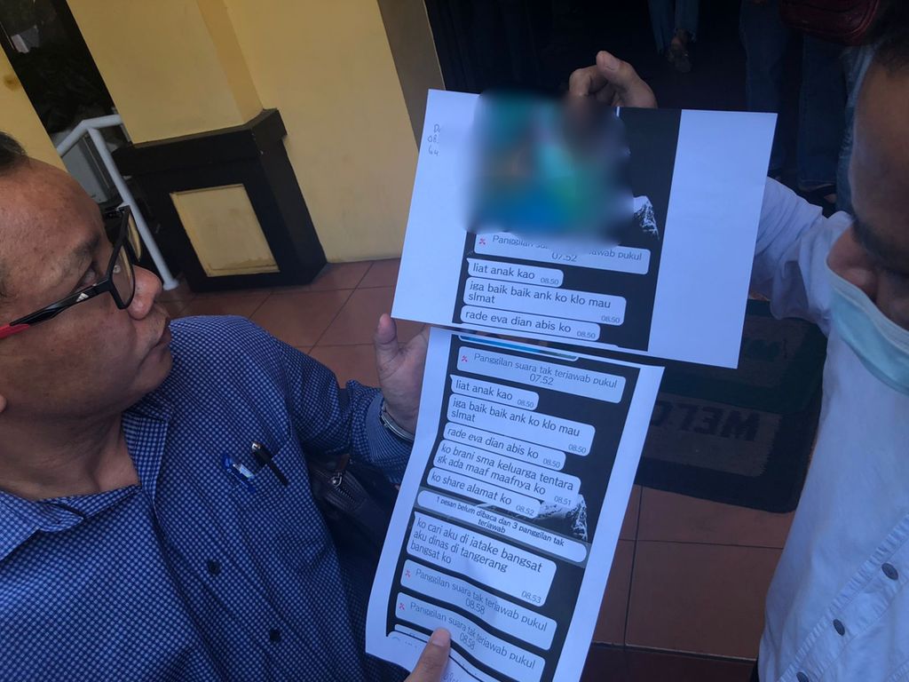 Pengacara Unjuk WA Ancaman ke Driver Grab: Anak-Istrinya Akan Dibunuh Pengacara Unjuk WA Ancaman ke Driver Grab: Anak-Istrinya Akan Dibunuh