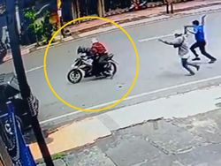 Kakek di Makassar Dirampok di Halaman Parkir Bank, Aksi Terekam CCTV