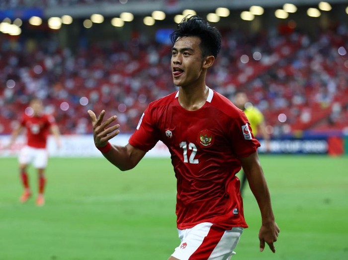 SINGAPORE, SINGAPORE - DECEMBER 25: Pratama Arhan Alif Rifai #12 of Indonesia celebrates after scoring his team's second goal against Singapore during the second half of the second leg of their AFF Suzuki Cup semifinal at the National Stadium on December 25, 2021 in Singapore. (Photo by Yong Teck Lim/Getty Images)