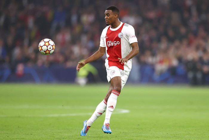 AMSTERDAM, NETHERLANDS - OCTOBER 19: Ryan Gravenberch of AFC Ajax in action during the UEFA Champions League group C match between AFC Ajax and Borussia Dortmund at Amsterdam Arena on October 19, 2021 in Amsterdam, Netherlands. (Photo by Dean Mouhtaropoulos/Getty Images)