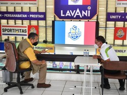 Berbaju Kuning, SBY & Menpora Nonton Laga Tim Voli Lavani Vs BNI 1946
