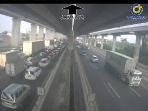 Ada Truk Patah As Roda, Lalin di Tol Bekasi Arah Jakarta Macet