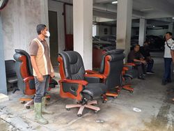 Usai Kursi, AC-Pintu DPRD Pekanbaru Bakal Ditarik Gegara Nunggak Rp 800 Juta