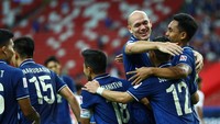 Crossing menjadi senjata andalan Thailand. 27 kali umpan silang sukses dilancarkan dari total 86 percobaan, 5 di antaranya berujung gol ke gawang lawan. Getty Images/Yong Teck Lim