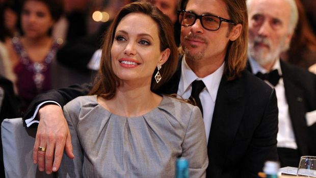 BERLIN, GERMANY - FEBRUARY 13:  Angelina Jolie and Brad Pitt attend the Cinema for Peace Gala ceremony at the Konzerthaus Am Gendarmenmarkt during day five of the 62nd Berlin International Film Festival  on February 13, 2012 in Berlin, Germany.  (Photo by Pascal Le Segretain/Getty Images for Cinema for Peace)