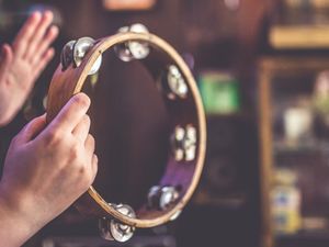 30 Contoh Alat Musik Ritmis dari yang Modern sampai Tradisional 30 Contoh Alat Musik Ritmis dari yang Modern sampai Tradisional