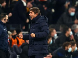 Suporter Tottenham Bikin Lagu untuk Conte, Bawa-bawa Chelsea