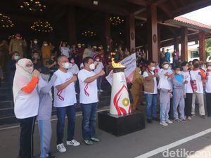 Bupati Ponorogo Terima Pawai Obor Pesonas 2022