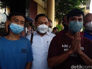 Dua Buruh yang Duduki Kantor Gubernur Banten Dikenakan Wajib Lapor Dua Buruh yang Duduki Kantor Gubernur Banten Dikenakan Wajib Lapor