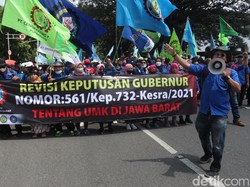 Ribuan Buruh Kepung Gedung Sate Minta Ridwan Kamil Revisi UMK