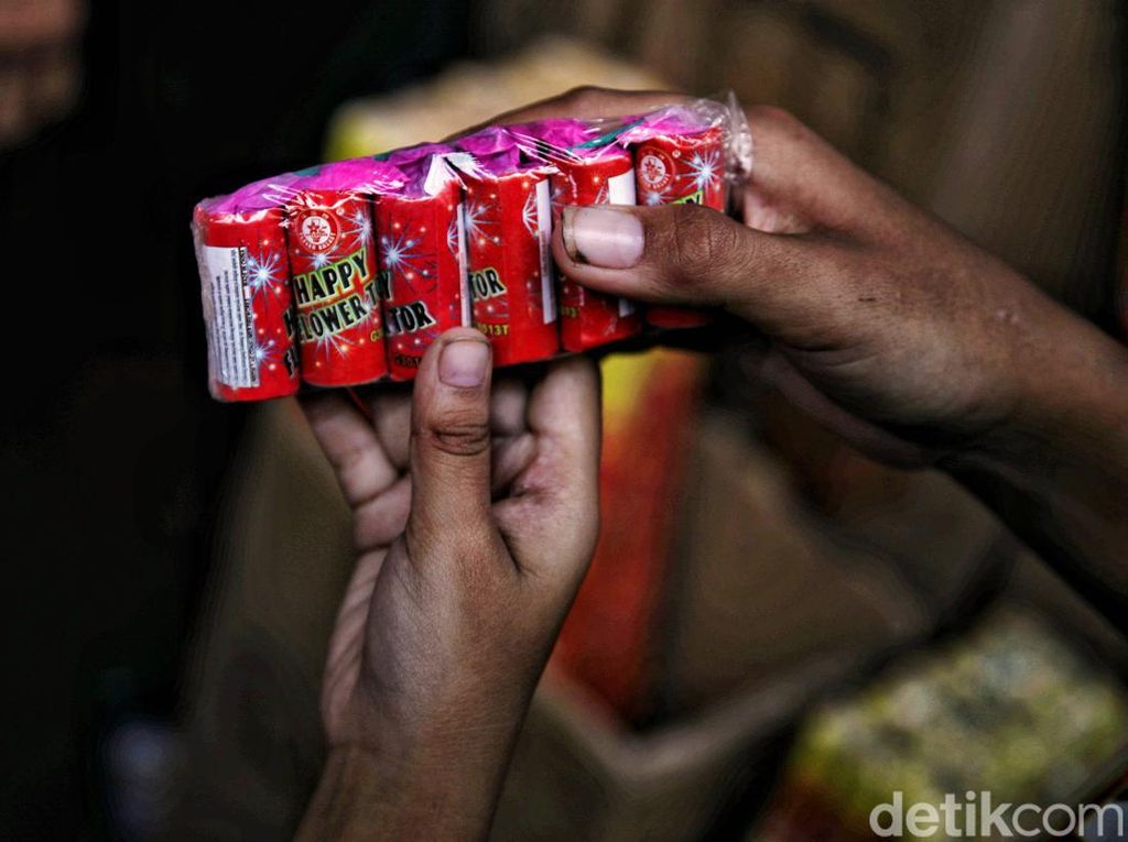 Polisi Sita 50 Kotak Petasan Saat Razia di Medan, 2 Orang Diamankan