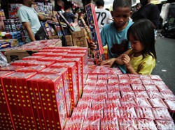 Cerita Pedagang Kembang Api Pasar Asemka Alami Penurunan Omzet hingga 50%