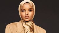 Model Hijab Halima Aden Jadi Wanita Tercantik Dunia ke-3, Kalahkan Gal Gadot