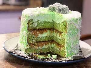 Cicipi Manisnya Klepon Cake, Kue Kekinian dengan Cita Rasa Tradisional Cicipi Manisnya Klepon Cake, Kue Kekinian dengan Cita Rasa Tradisional