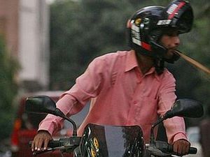 India Perang Melawan Kebiasaan Meludah di Tempat Umum